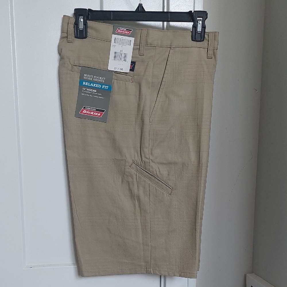 Dickies Men's Cargo Shorts in Khaki